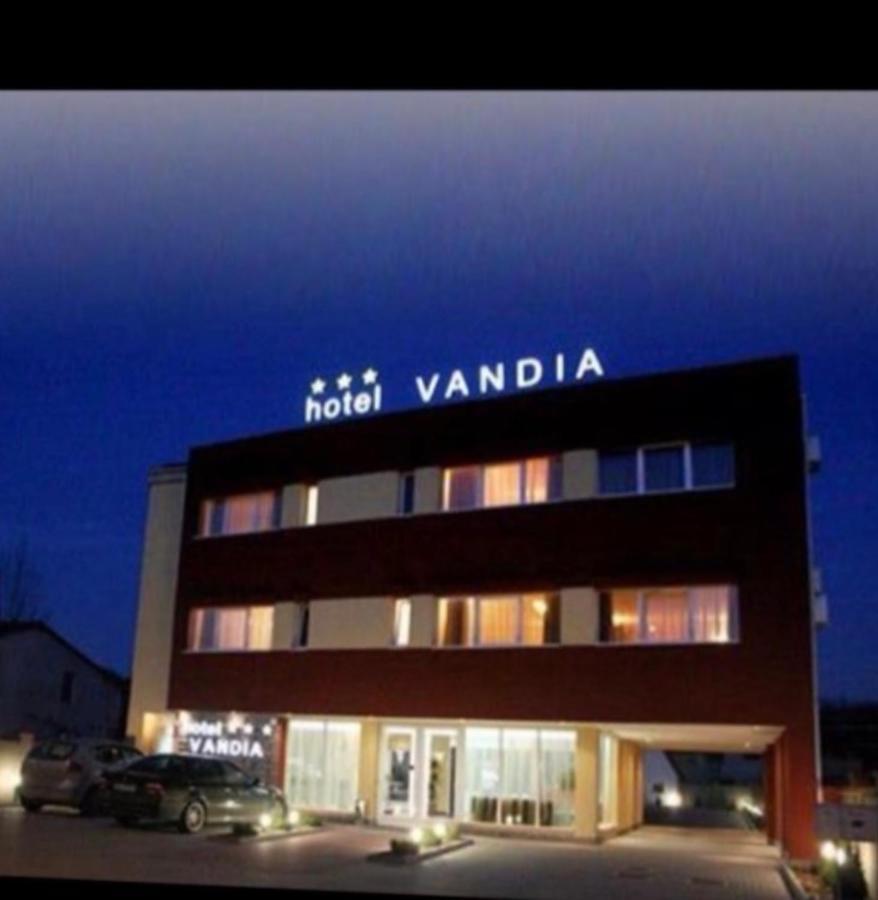 Hotel Vandia Temesvár Kültér fotó